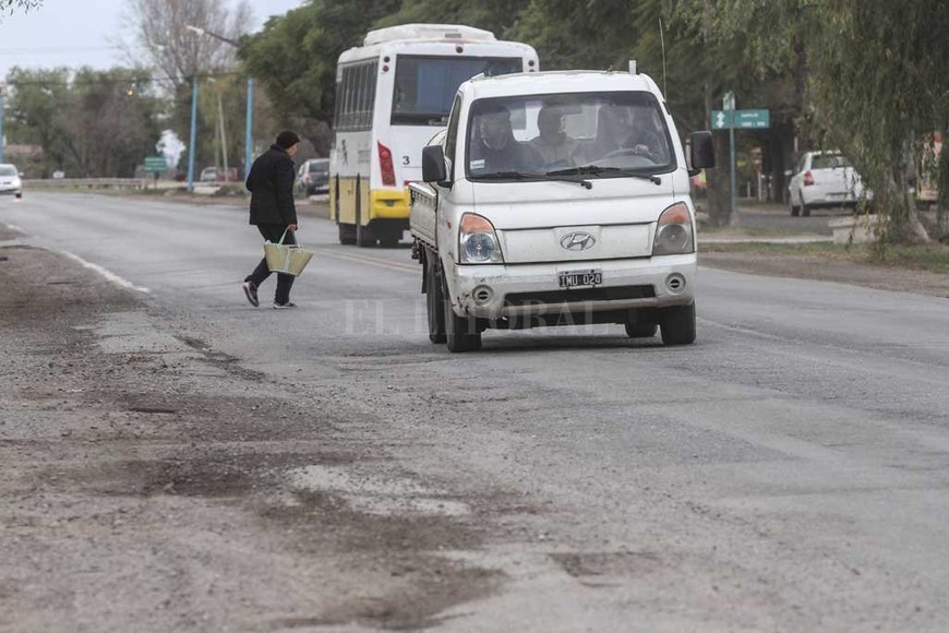 ELLITORAL_232307 |  Archivo El Litoral RUTA 11. Aquí a la altura de Recreo -La Capital-, donde el tramo que pasa por la zona está muy deteriorado.