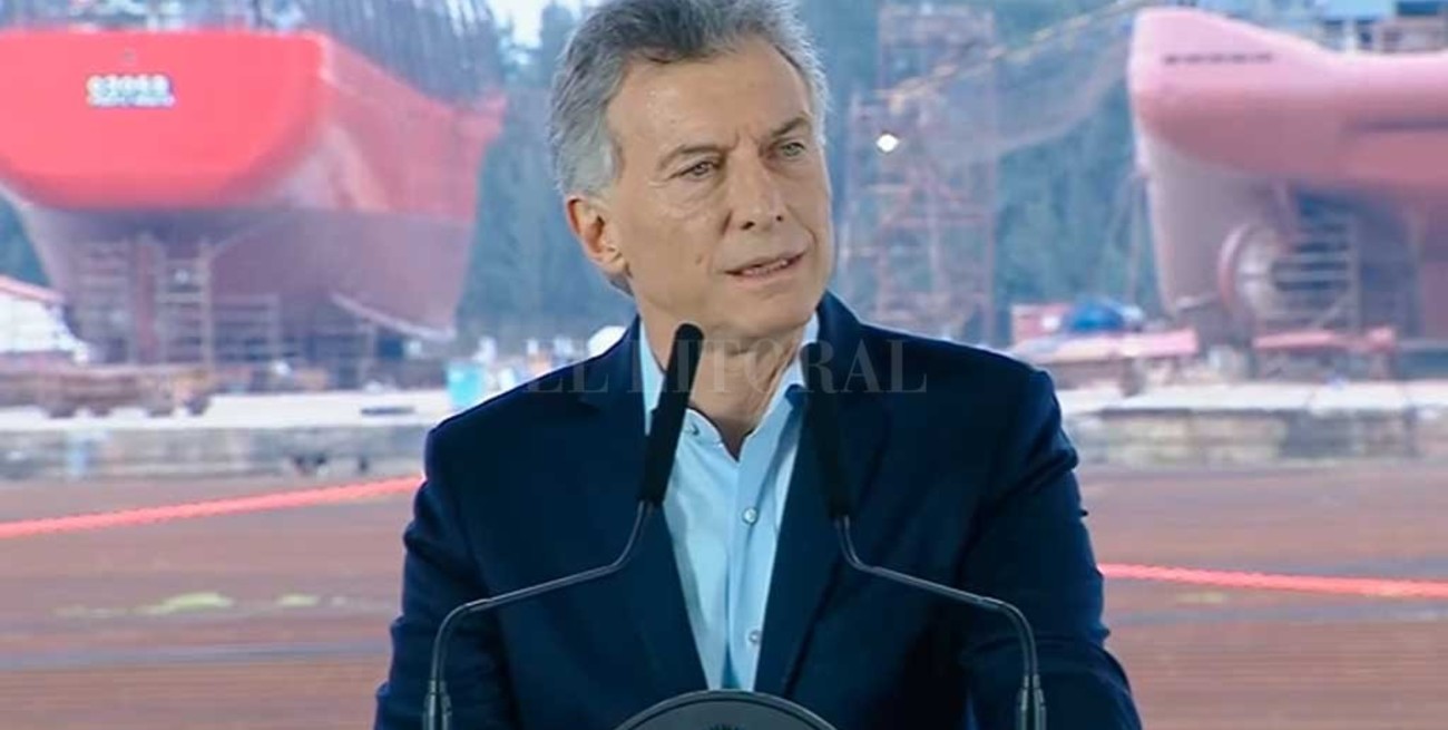 Macri llamó a la oposición a "colaborar" con la "institucionalidad democrática"