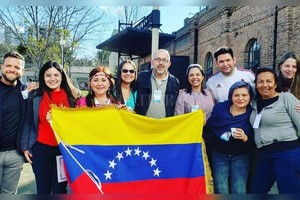 ELLITORAL_264511 |  Gentileza Hermandad. Venezolanos y argentinos unidos para que la integración sea posible.