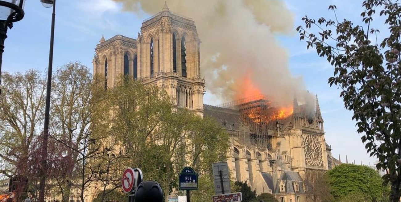 Las imágenes del incendio en la catedral de Notre Dame 