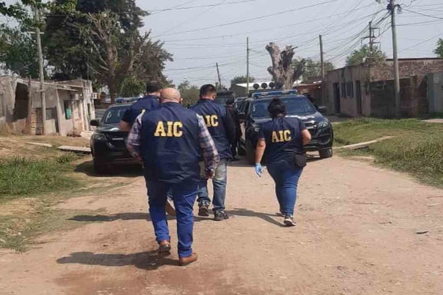 ELLITORAL_328665 | Gentileza Varios patrulleros terminaron con daños como consecuencia de los proyectiles que les arrojaron. Por fortuna no hubo policías lesionados.