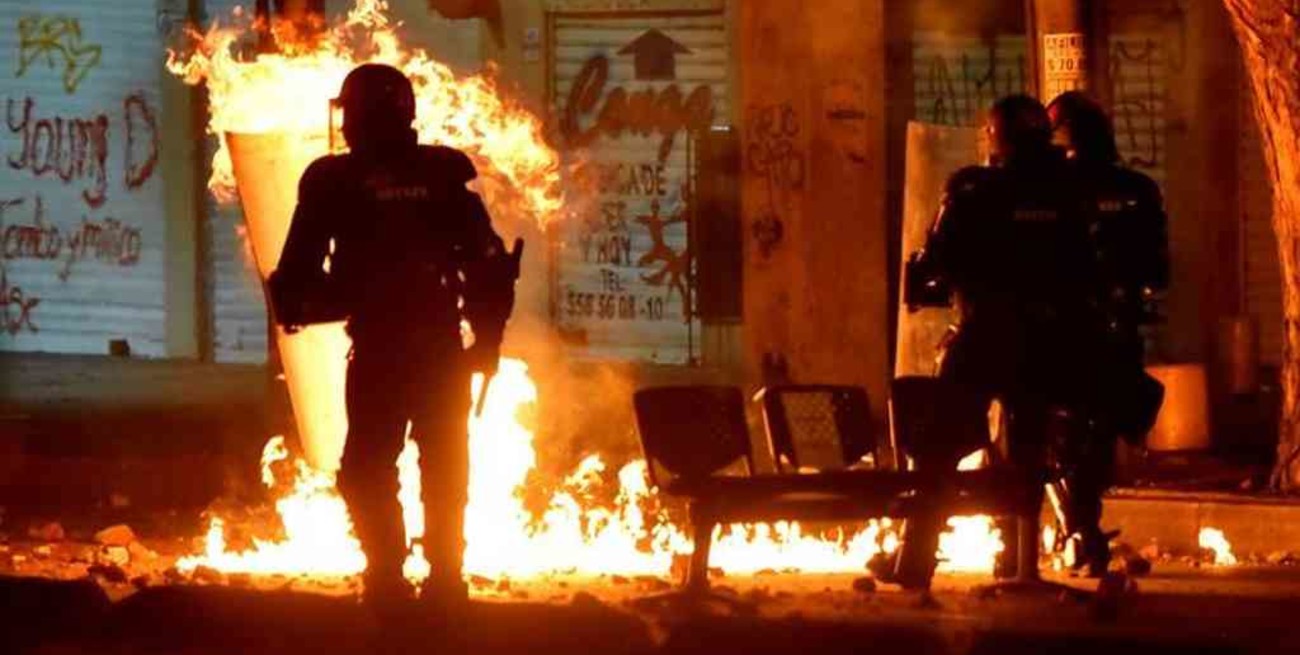 Colombia: otra noche de incidentes y protestas violentas contra la policía