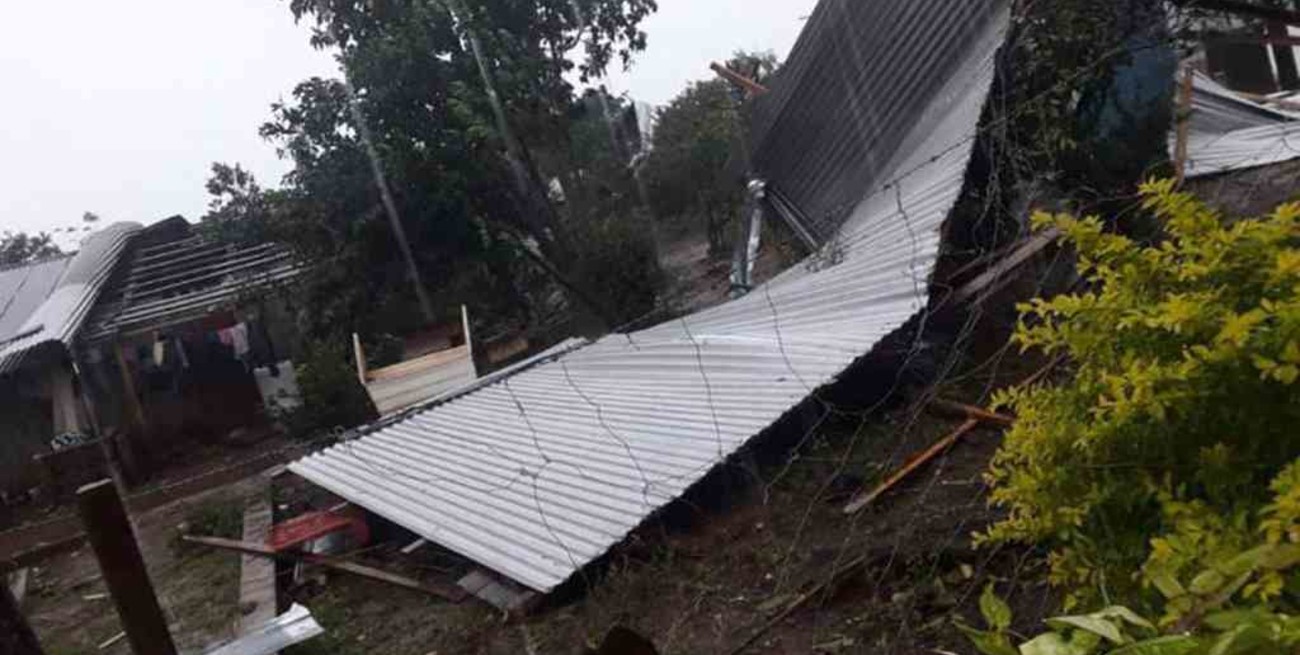 Fuerte temporal provocó voladura de techos y anegamientos en Misiones