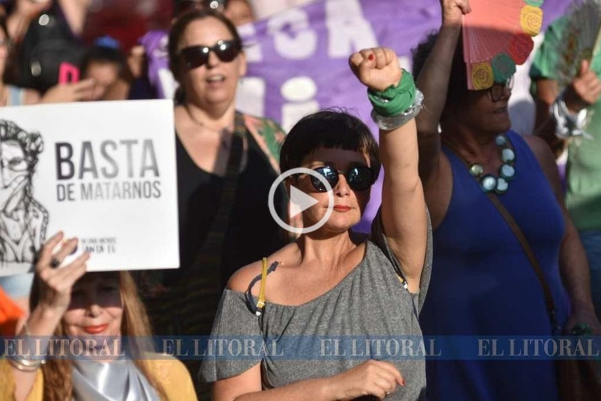 ELLITORAL_289423 |  Pablo Aguirre Miles de mujeres participaron de la marcha en la ciudad de Santa Fe.