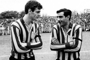 Archivo El Litoral Menotti, junto al ?Gitano? Juárez en Rosario Central