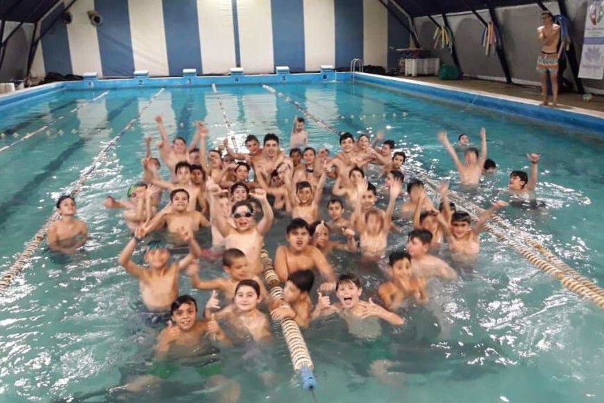 ELLITORAL_298225 |  Gentileza. Colonia de vacaciones. La foto, con la alegría de los chicos en sus rostros, habla por sí sola. Sin dudas, una de los grandes movimientos sociales, familiares y económicos del club.