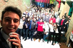 Gentileza Rotaract Santa Fe Sur La selfie del voluntariado. Es un camino de ida. Es animarse a derribar muros mentales, a dejar de lado prejuicios y actuar. No quedarse quieto, no mirar para el otro lado, no quedarse satisfecho e ir por más . Ésa es la definición de voluntariado activo de Ariana Aguirre, referente de Rotaract Santa Fe Sur.
