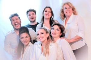 Gentileza producción Adictas a vos , obra escrita por Marcos Carnevale y dirigida por Alejo Degiorgis, se presenta en La 3068..