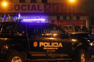 ELLITORAL_228415 |  Archivo El Litoral La policía investiga lo sucedido en inmediaciones al club Unión. En un mes asesinaron a dos sujetos en la misma zona.