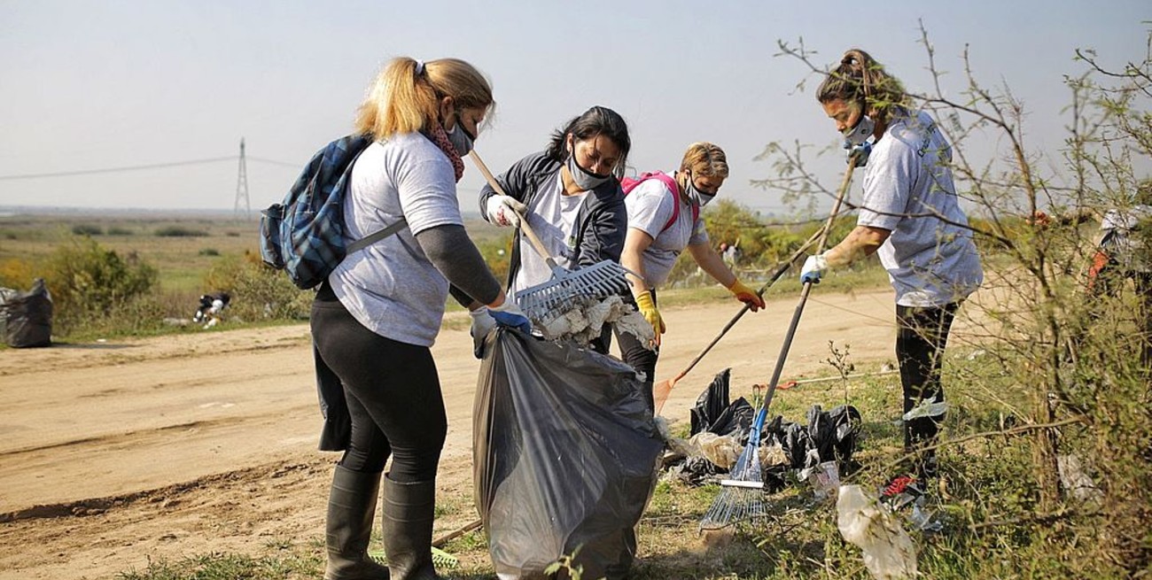 Un grupo de mujeres trabaja por un Alto Verde más limpio