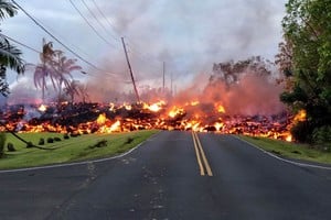 Internet El avance de la lava complicó a cientos de ciudadanos.