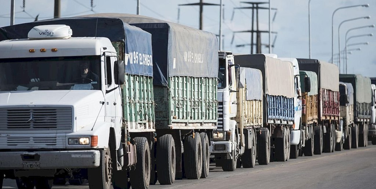 Advierten que 800 camiones ingresan a diario a Rosario desde Buenos Aires, mayor foco del Covid-19