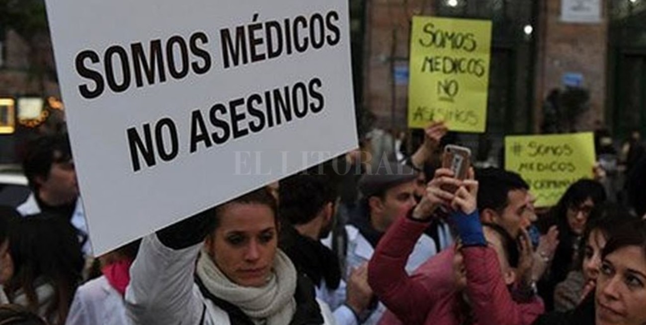 Médicos se manifestaron contra la cobertura periodística del caso Pérez Volpin