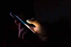 Freepik. JUEGO REGLADO. La práctica de sexting requiere el pleno conocimiento de todos los implicados, debiendo dar cada uno el correspondiente  visto bueno . Las  sorpresas  no son parte del JUEGO.