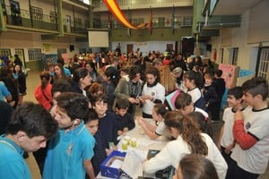 Flavio Raina La feria de ciencias nos parece interesante porque cada año desde el jardín cambiamos de tema, y podemos aprender más. Y es más divertido que el aula , consideran los chicos.