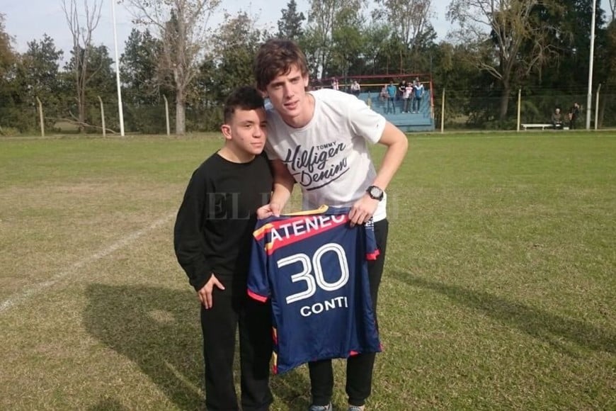 ELLITORAL_214723 | El Litoral El Flaco posando con la 30.