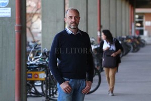 Pablo Aguirre Jobbagy estudia el uso de la tierra y su relación con la circulación de materiales en los ecosistemas, en el marco del Instituto de Matemática Aplicada que depende de la Universidad Nacional de San Luis y el Conicet.