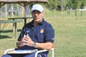 ELLITORAL_303377 |  Flavio Raina Loffreda, unos años atrás, acompañando a uno de los seleccionados juveniles de la URBA.