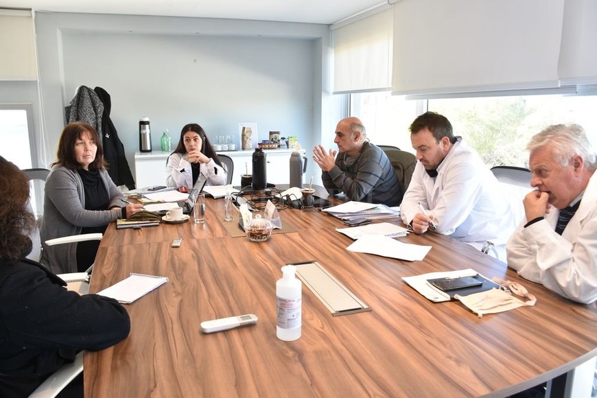 ELLITORAL_313096 |  Flavio Raina Integrantes del Directorio del Lif: San Román, Formente, Robaina y Zilli, junto al síndico Manreza, en diálogo con este diario.