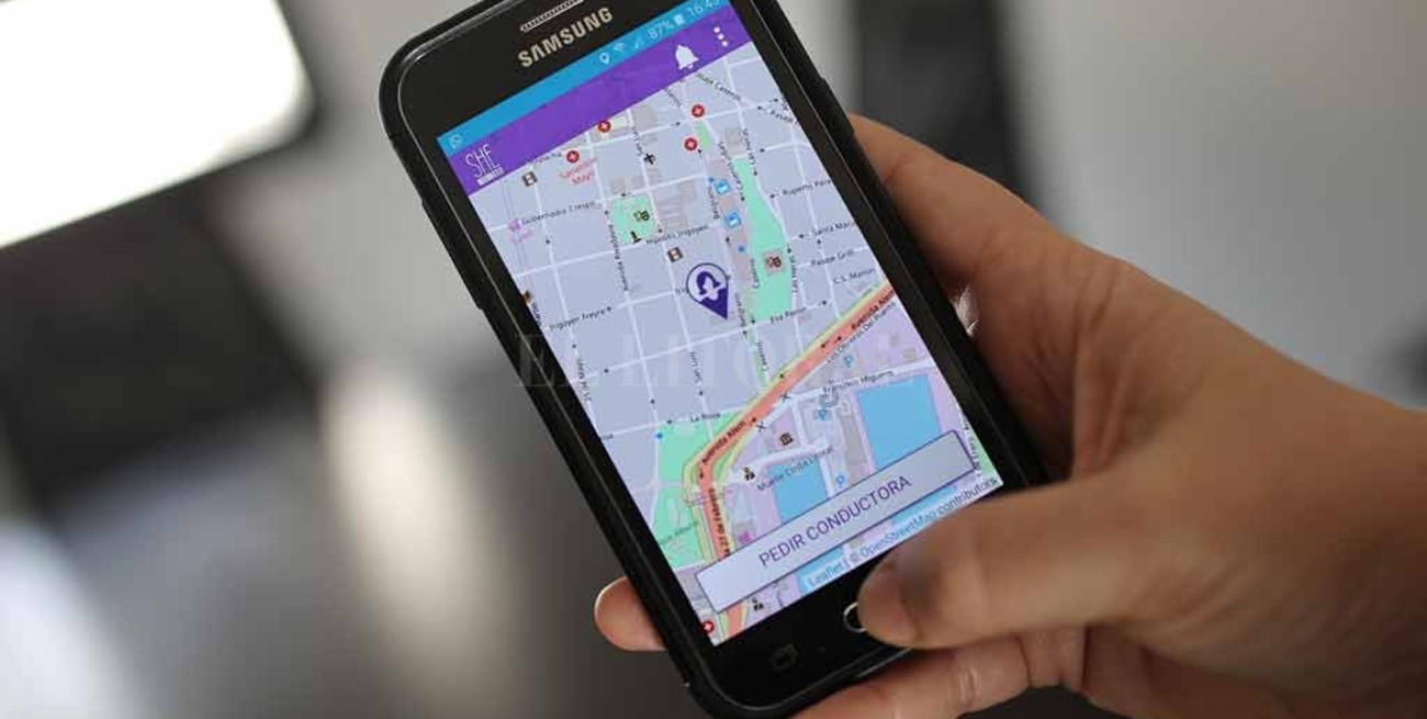 La app para pedir taxi con chofer  mujer ya está activa en la ciudad