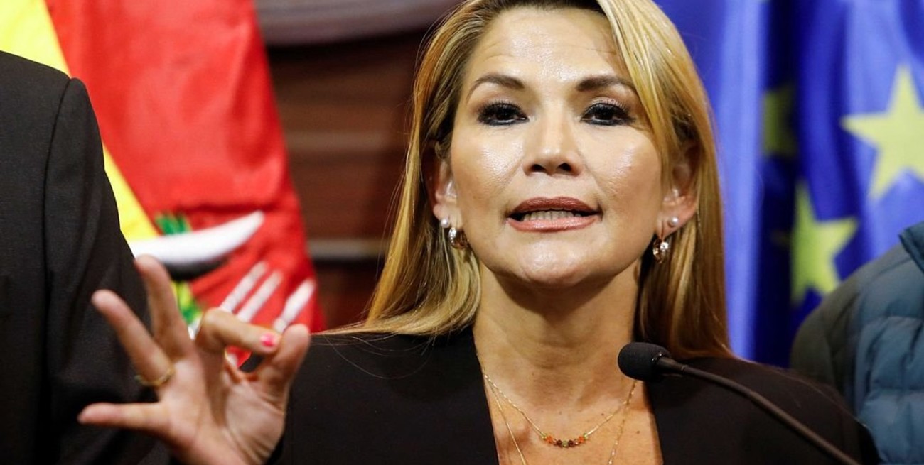 La senadora Jeanine Áñez asumió la presidencia de Bolivia