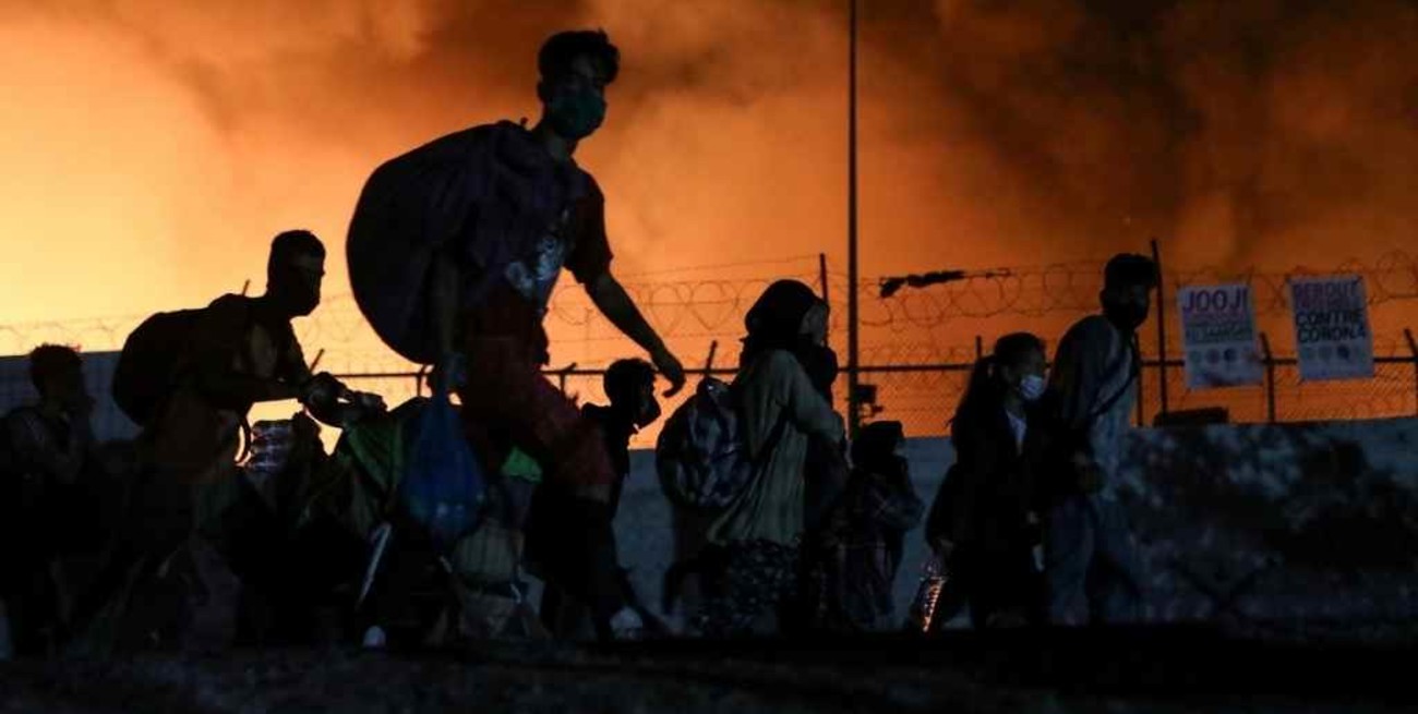 Un incendio arrasa con el campo de refugiados de Grecia en el que vivían 13.000 personas 