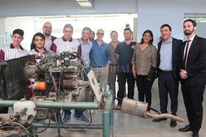 Prensa Gobierno de Santa Fe En plena marcha. Los motores y cajas de cambio impactarán de manera positiva en la metodológica de aprendizaje de los alumnos que asisten al nuevo establecimiento educativo de la escuela Nº 614 de Santo Tomé.