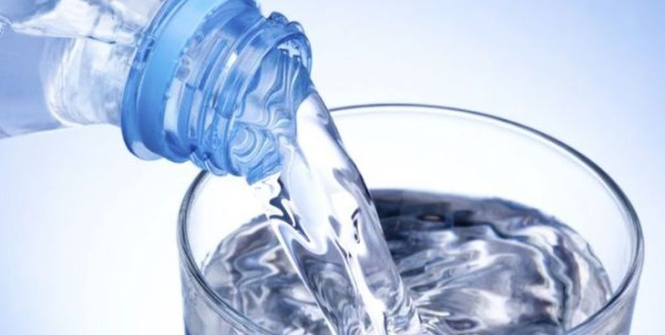 ANMAT prohibió un agua mineral, leche en polvo, un aceite y dulces regionales