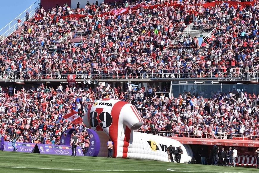 ELLITORAL_312242 |  Manuel Fabatia La  famosa  tribuna En su balance de estos primeros 11 años de gestión como presidente del Club Atlético Union, Luis Spahn hizo referencia a la otra parte que le falta a la tribuna oficial del 15 de Abril. Esa obra en el estadio y el predio propio para las divisiones inferiores son sus grandes desafíos.