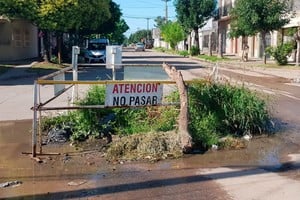 Preocupa el estado de las calles y la basura acumulada en Barrio Los Hornos