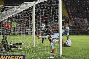 ELLITORAL_290627 |  Pablo Aguirre El último gol de Colón, marcado por Morelo frente a Racing.