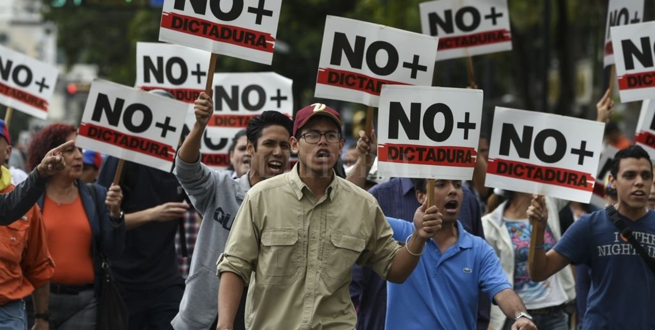 Miles de venezolanos volvieron a salir a las calles para pedir la salida de Maduro