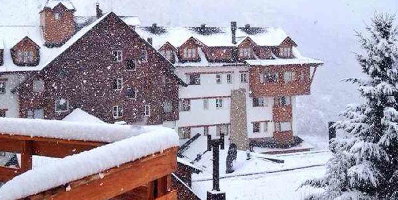 Llegó la primera nevada del año a Bariloche 