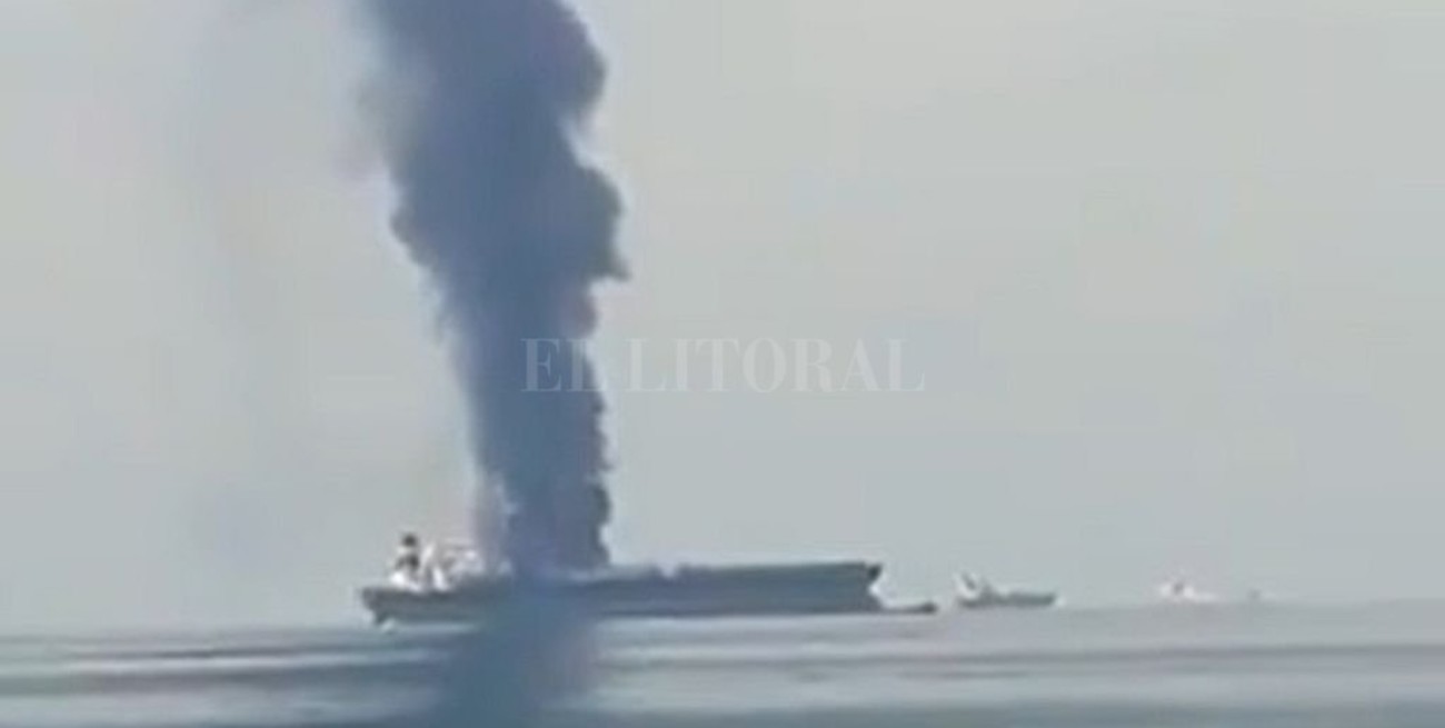 Explotó un petrolero panameño frente a la costa de los Emiratos Árabes