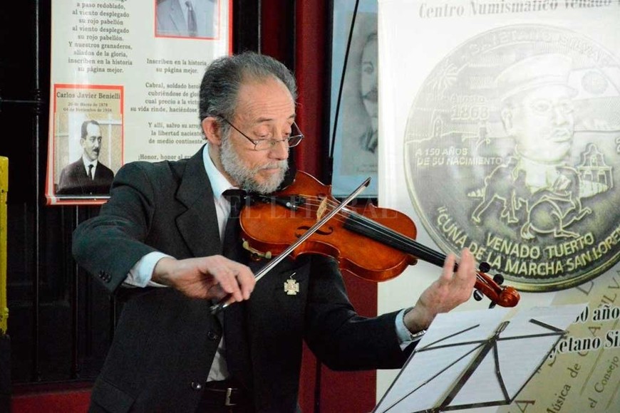 ELLITORAL_219269 |  Transmedia VT EN EL MUSEO REGIONAL y Casa Histórica Cayetano Silva, donde Abel Bensi interpretó la Marcha San Lorenzo con su violín.