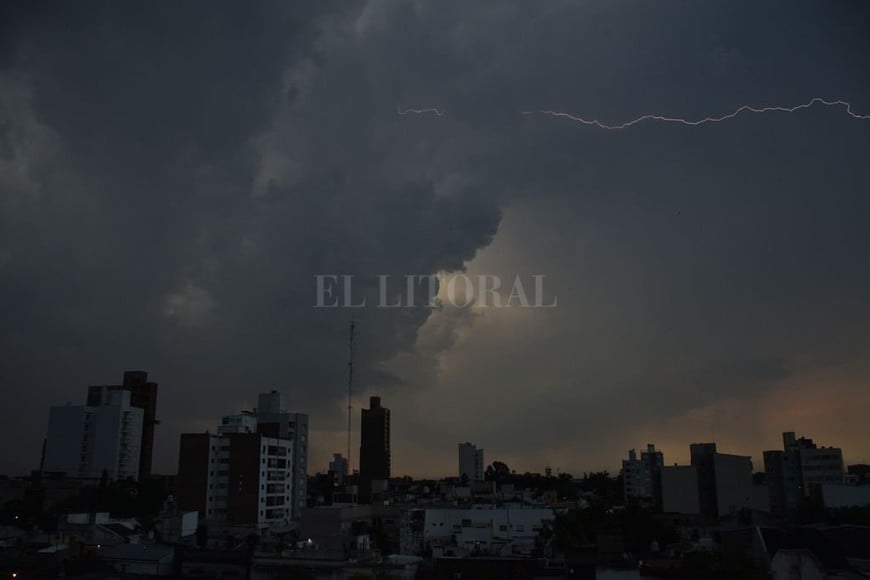 ELLITORAL_334800 |  Manuel Fabatía Tormentas como la de hace unos días serán menos frecuentes esta temporada.