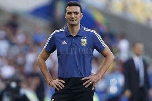 Archivo Entre lesiones y complicaciones por el Covid-19, Scaloni no quiere sorpresas y por eso armó una importante lista preliminar.