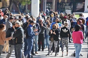 ELLITORAL_325378 |  Guillermo Di Salvatore Los contagios no se producen en los comercios , aseguraron manifestantes quienes reclamaron más controles en los espacios públicos.