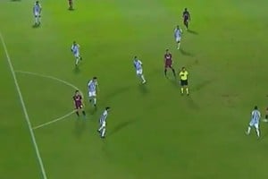 ELLITORAL_295175 |  Gentileza Un gol de Borré a Atlético Tucumán anulada por fuera de juego que generó controversia.