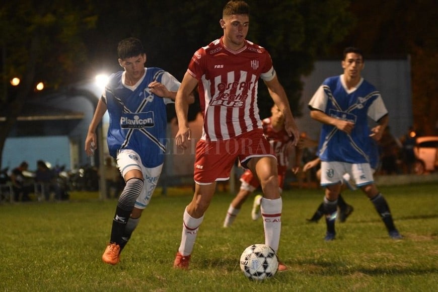 ELLITORAL_286126 |  Manuel Fabatía Superior. Unión marcó diferencias con el local Ciclón Racing y lo sentenció en el marcador en el segundo tiempo.