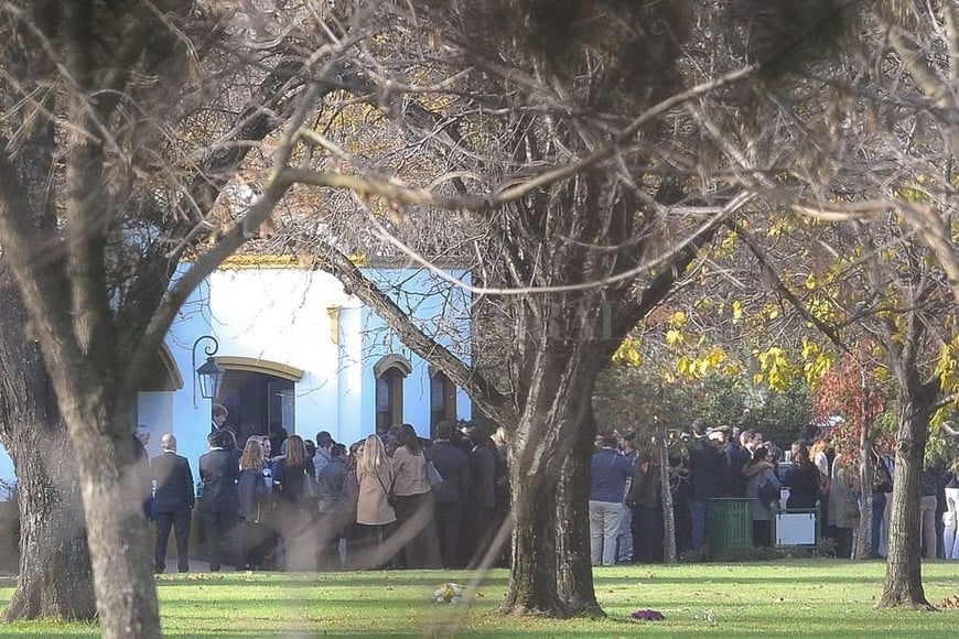 ELLITORAL_213675 |  Télam Familiares y amigos despidieron a la hermana de Máxima en el cementerio de Pilar.