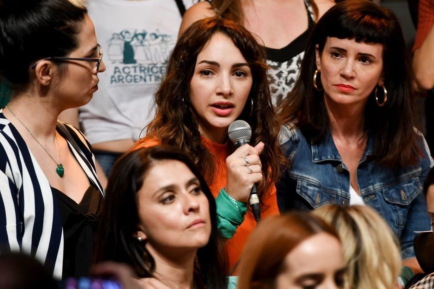 ELLITORAL_235025 |  Archivo Buenos Aires, 11 de diciembre de 2018: El colectivo Actrices Argentinas, integrado por más de 400 mujeres, acompañó hoy la denuncia de Thelma Fardin contra el actor Juan Darthés, por haberla violado en 2009 en Nicaragua mientras filmaban una tira infantil, cuando ella tenía 16 años y él 45.Foto: Osvaldo Fanton/Telam