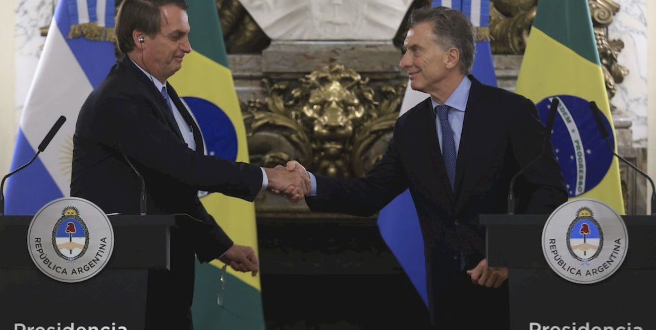 Bolsonaro apoyó a Macri y cuestionó a Fernández
