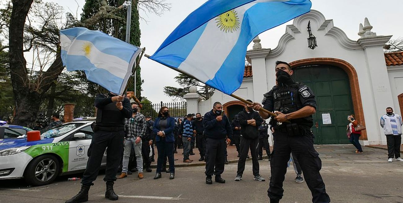 Rechazo del oficialismo y la oposición a la protesta de los policías en Olivos