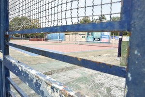 ELLITORAL_325226 |  Guillermo Di Salvatore Situación asfixiante. Una postal repetitiva de los últimos tiempos: los clubes cerrados, sin actividad, sin ingresos y con costos fijos vigentes.   La masa societaria de la mayoría de nuestras instituciones ha disminuido a menos de la mitad del padrón vigente en marzo 2020 , afirman los clubes.