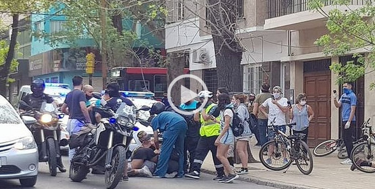 Video: 20 detenidos en una batalla campal entre municipales y "skaters" en Mendoza