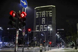 ELLITORAL_332882 |  Luca Bruno Office lights of the Lombardy region headquarters building in Milan, northern Italy, compose the Italian words 'State a casa' (Stay home), Wednesday, March 18, 2020. Italian authorities say too many people are violating last week's national decree, which allows people to leave homes to go to workplaces, buy food or other necessities or for brief strolls outside to walk dogs or get exercise. For most people, the new coronavirus causes only mild or moderate symptoms, such as fever and cough. For some, especially older adults and people with existing health problems, it can cause more severe illness, including pneumonia.(AP Photo/Luca Bruno)