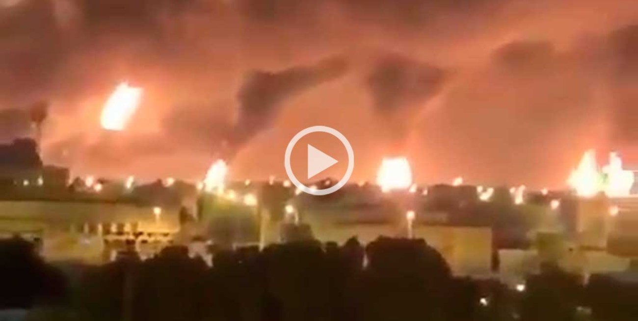 Atacan con drones dos refinarias de petróleo en Arabia Saudita