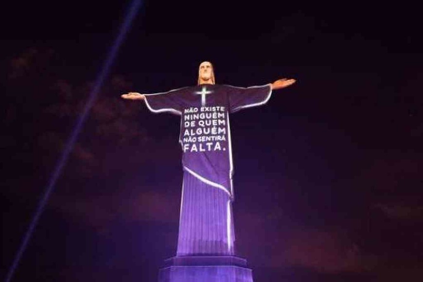ELLITORAL_311233 |  Gentileza Proyección en homenaje a las víctimas de Covid-19, en el Cristo Redentor, Río de Janeiro (Brasil).