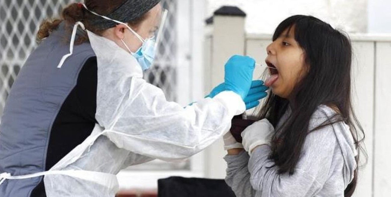 Estados Unidos aprueba el test de "saliva directa" para detectar coronarivus